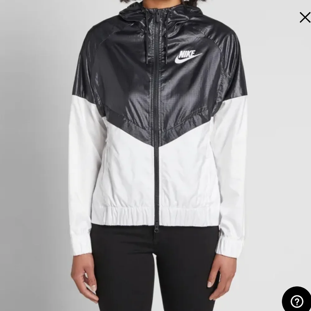 Nike WOMEN'S WINDRUNNER BLACK & WHITE Size: S